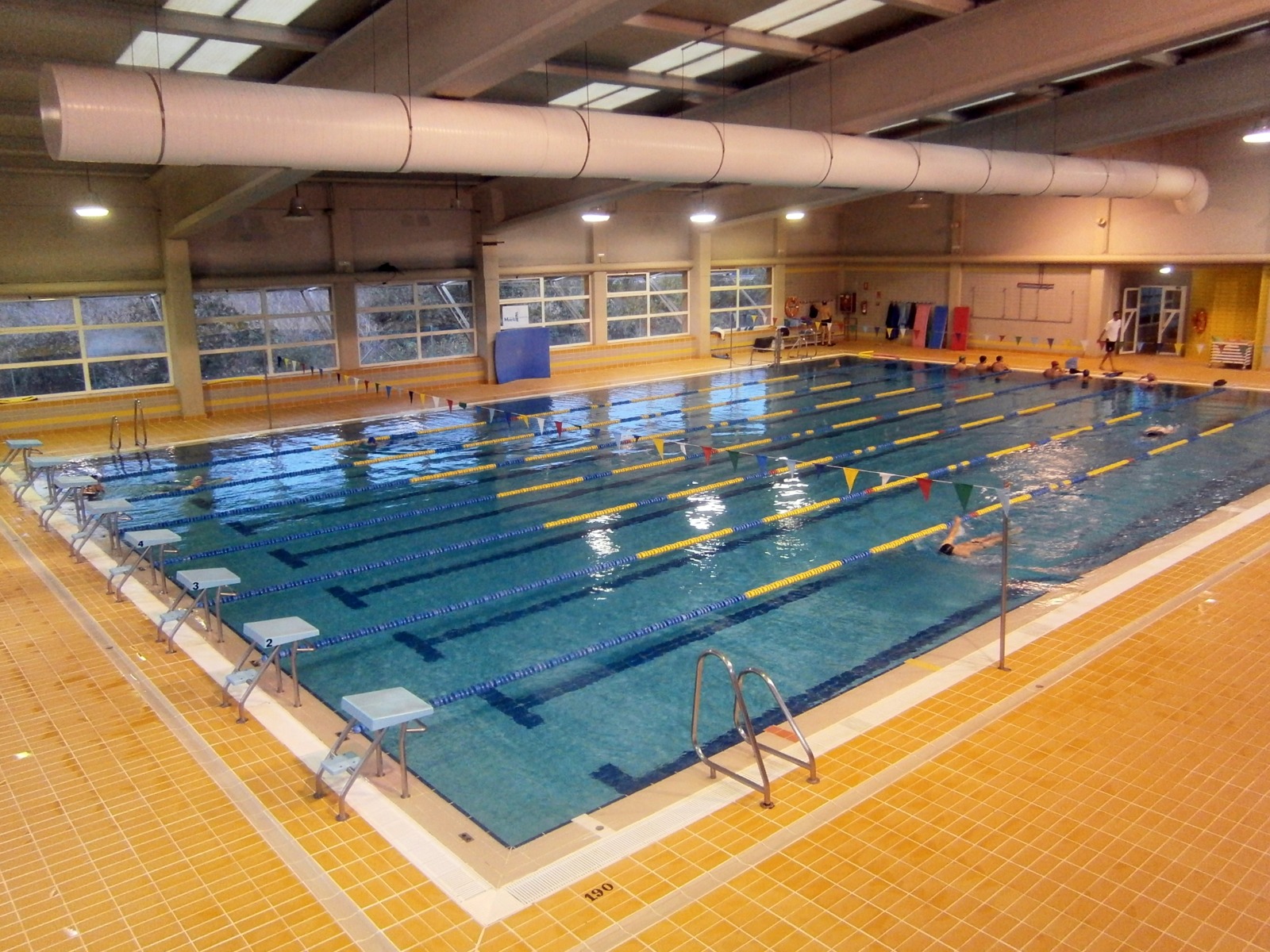 El Ayuntamiento de Motril se disculpa por el cierre de la piscina mostrando su compromiso para su reparación integral